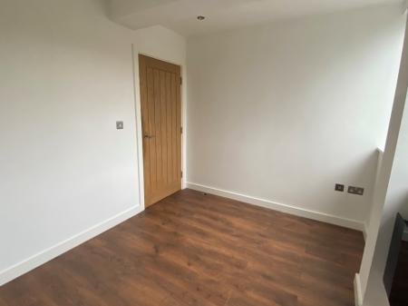 2 bedroom Flat to let in Carlton Square, Carlton, Nottingham, NG4