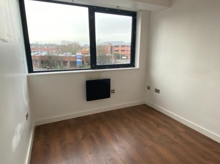 2 bedroom Flat to let in Carlton Square, Carlton, Nottingham, NG4