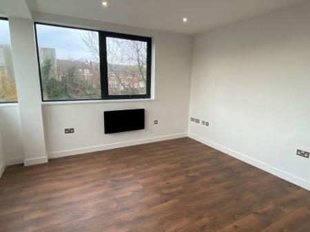 2 bedroom Flat to let in Carlton Square, Carlton, Nottingham, NG4