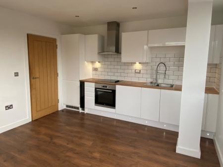 2 bedroom Flat to let in Carlton Square, Carlton, Nottingham, NG4