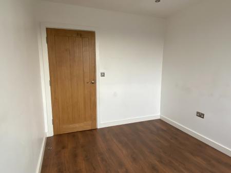 2 bedroom Flat to let in Carlton Square, Carlton, Nottingham, NG4