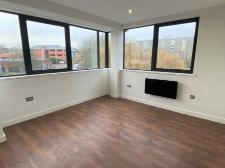 2 bedroom Flat to let in Carlton Square, Carlton, Nottingham, NG4