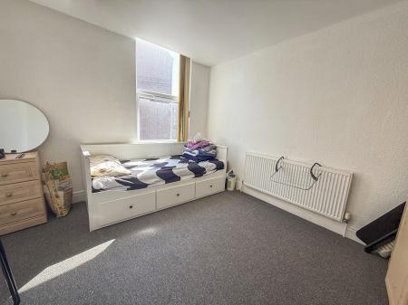 2 bedroom Flat to let in Scotholme Avenue, Hyson Green, Nottingham, NG7