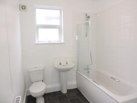 2 bedroom Flat to let in Scotholme Avenue, Hyson Green, Nottingham, NG7