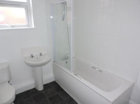 2 bedroom Flat to let in Scotholme Avenue, Hyson Green, Nottingham, NG7