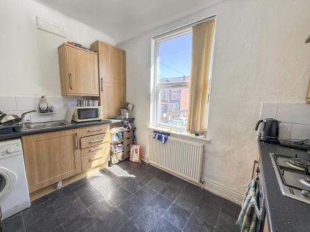 2 bedroom Flat to let in Scotholme Avenue, Hyson Green, Nottingham, NG7