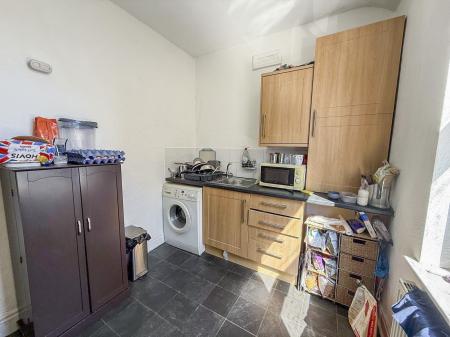 2 bedroom Flat to let in Scotholme Avenue, Hyson Green, Nottingham, NG7