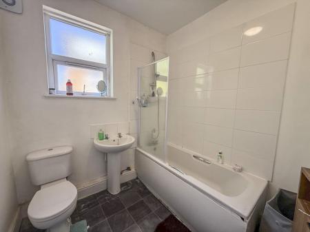 2 bedroom Flat to let in Scotholme Avenue, Hyson Green, Nottingham, NG7