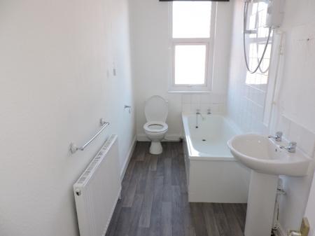 3 bedroom Terraced House to let in Derbyshire Lane, Hucknall, NG15