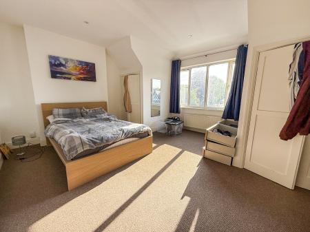 2 bedroom Flat to let in Mansfield Road, Carrington, Nottingham, NG5