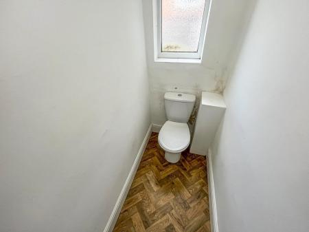 2 bedroom Flat to let in Mansfield Road, Carrington, Nottingham, NG5