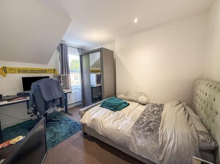 2 bedroom Flat to let in Mansfield Road, Carrington, Nottingham, NG5