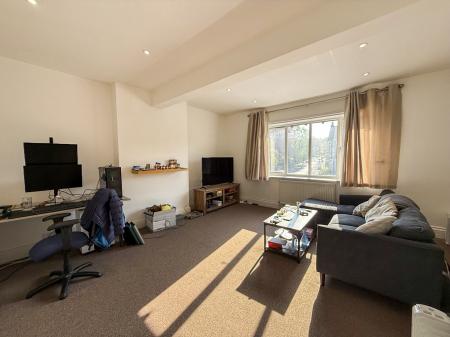 2 bedroom Flat to let in Mansfield Road, Carrington, Nottingham, NG5