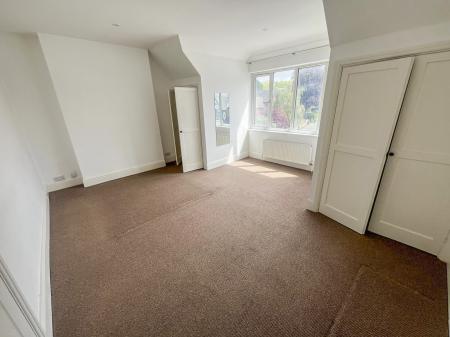 2 bedroom Flat to let in Mansfield Road, Carrington, Nottingham, NG5