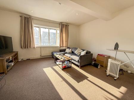 2 bedroom Flat to let in Mansfield Road, Carrington, Nottingham, NG5