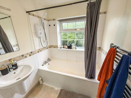 2 bedroom Semi-detached house to let in Sunlea Crescent, Stapleford, NG9
