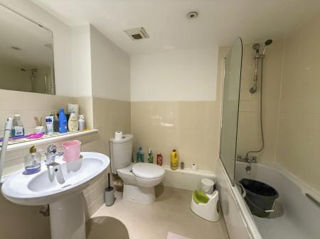 2 bedroom Apartment to let in Scarrington Road, Nottingham, West Bridgford, NG2