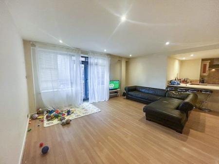 2 bedroom Flat to let in Park Gate, Upper College Street, Nottingham, NG1