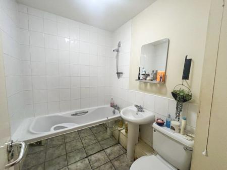 2 bedroom Flat to let in Park Gate, Upper College Street, Nottingham, NG1