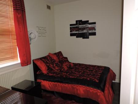 2 bedroom Flat to let in Manvers Street, Netherfield, Nottingham, NG4