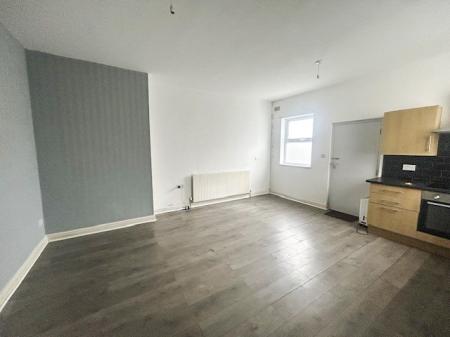 2 bedroom Flat to let in Manvers Street, Netherfield, Nottingham, NG4