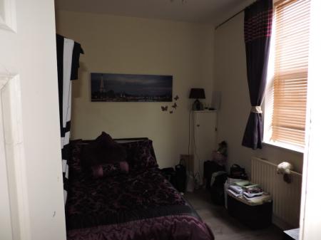 2 bedroom Flat to let in Manvers Street, Netherfield, Nottingham, NG4