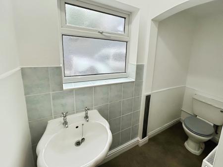 2 bedroom Flat to let in Manvers Street, Netherfield, Nottingham, NG4