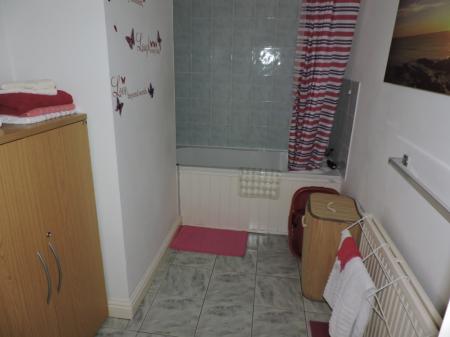 2 bedroom Flat to let in Manvers Street, Netherfield, Nottingham, NG4