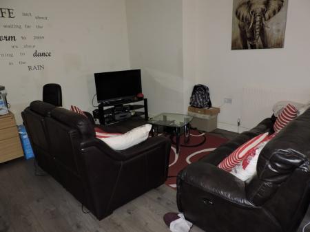 2 bedroom Flat to let in Manvers Street, Netherfield, Nottingham, NG4
