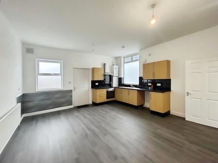 2 bedroom Flat to let in Manvers Street, Netherfield, Nottingham, NG4