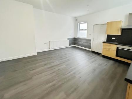2 bedroom Flat to let in Manvers Street, Netherfield, Nottingham, NG4