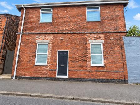 2 bedroom Flat to let in Manvers Street, Netherfield, Nottingham, NG4