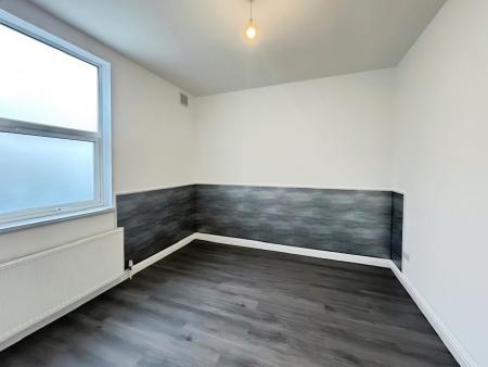 2 bedroom Flat to let in Manvers Street, Netherfield, Nottingham, NG4