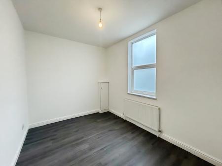 2 bedroom Flat to let in Manvers Street, Netherfield, Nottingham, NG4