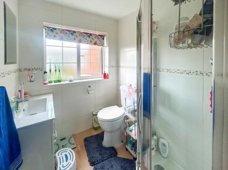 2 bedroom Town house to let in Holkham Close, Arnold, NG5