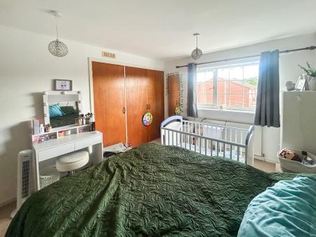 2 bedroom Town house to let in Holkham Close, Arnold, NG5