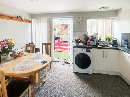 2 bedroom Town house to let in Holkham Close, Arnold, NG5