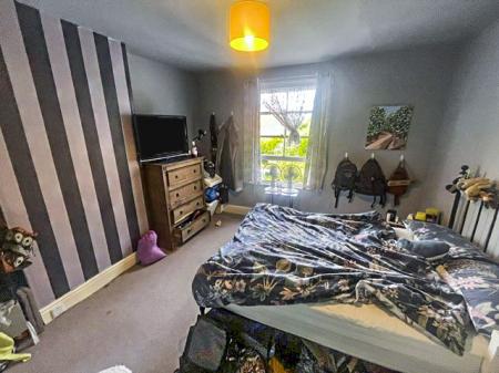 2 bedroom Flat to let in High Road, Chilwell, NG9