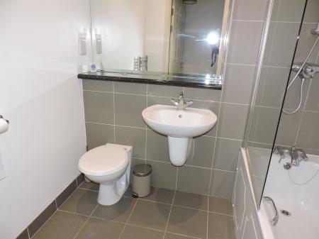 2 bedroom Flat to let in Plains Road, Mapperley, Nottingham, NG3
