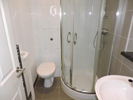 2 bedroom Flat to let in Plains Road, Mapperley, Nottingham, NG3
