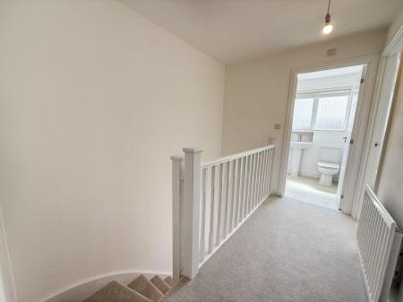 3 bedroom Semi-detached house to let in Starina Avenue, Nottingham, NG12