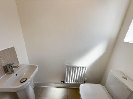 3 bedroom Semi-detached house to let in Starina Avenue, Nottingham, NG12