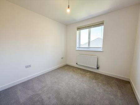 3 bedroom Semi-detached house to let in Starina Avenue, Nottingham, NG12
