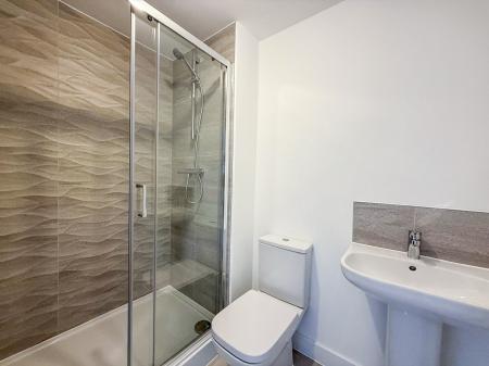 3 bedroom Semi-detached house to let in Starina Avenue, Nottingham, NG12