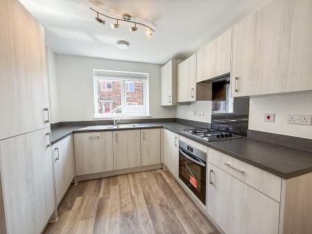 3 bedroom Semi-detached house to let in Starina Avenue, Nottingham, NG12