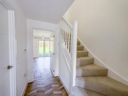 3 bedroom Semi-detached house to let in Starina Avenue, Nottingham, NG12
