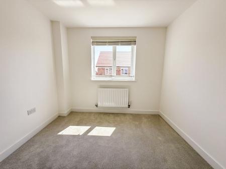 3 bedroom Semi-detached house to let in Starina Avenue, Nottingham, NG12