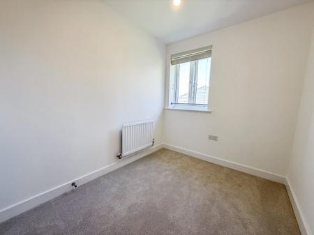 3 bedroom Semi-detached house to let in Starina Avenue, Nottingham, NG12