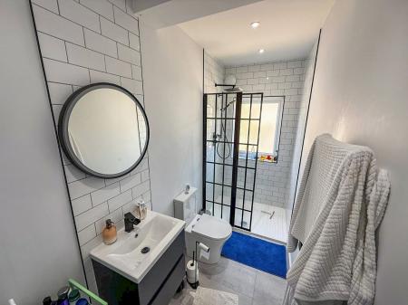 1 bedroom Flat to let in Meadow Road, Beeston, NG9