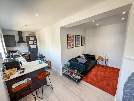 1 bedroom Flat to let in Meadow Road, Beeston, NG9